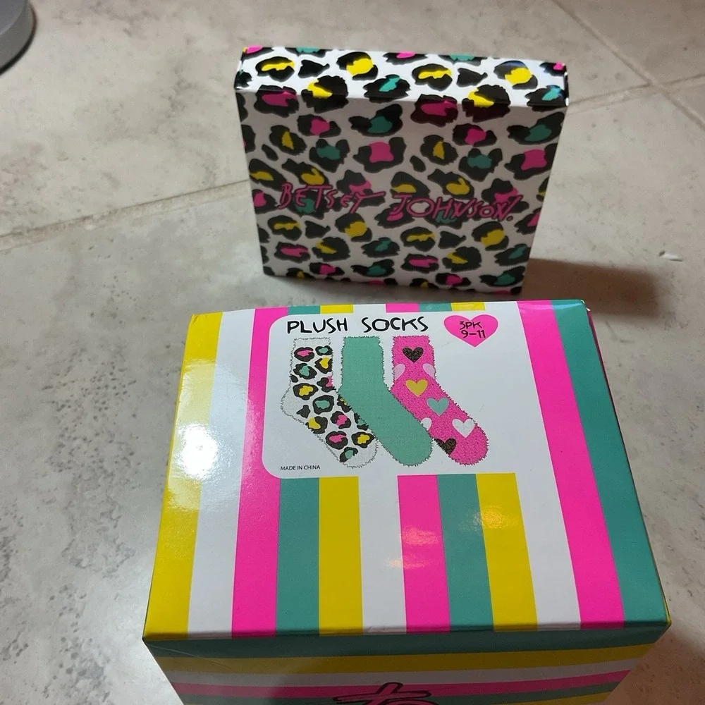 NWT BETSEY JOHNSON Plush Cozy Socks Gift Box Set ( 3 Pairs) Multicolored, W9-11